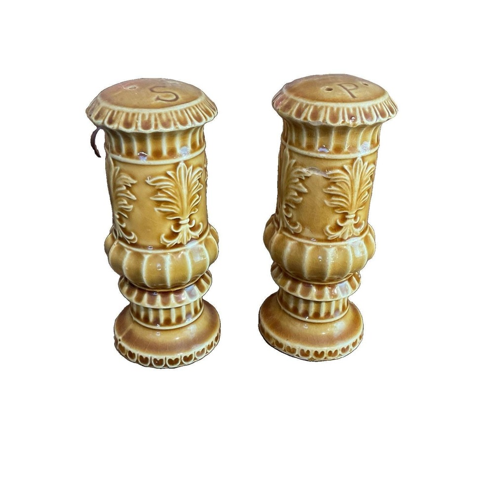 Vintage Made In Japan Fleur De Lis Salt And Pepper Shakers